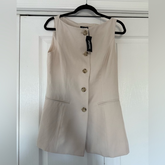 Beige Sleeveless Button-Up Top - Picture 1 of 3